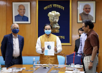 Ramesh Pokhriyal launches NanoSniffer, a microsensor based explosive trace detector
